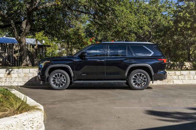 Toyota Sequoia photo 14