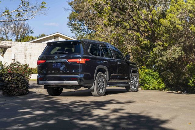Toyota Sequoia photo 15