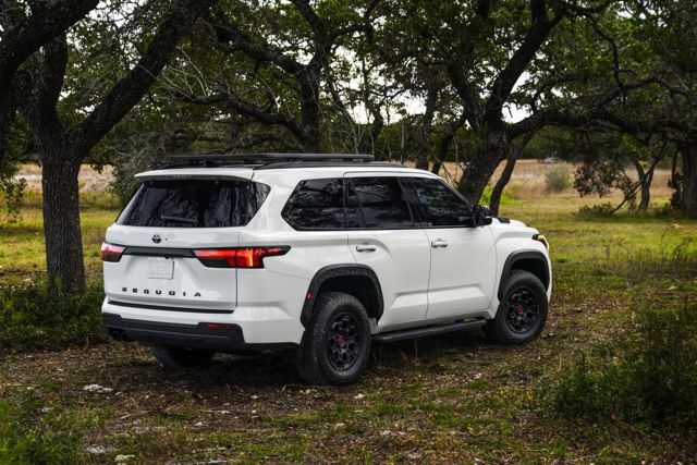 Toyota Sequoia photo 23