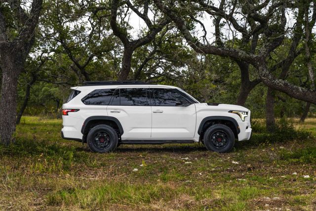 Toyota Sequoia photo 25