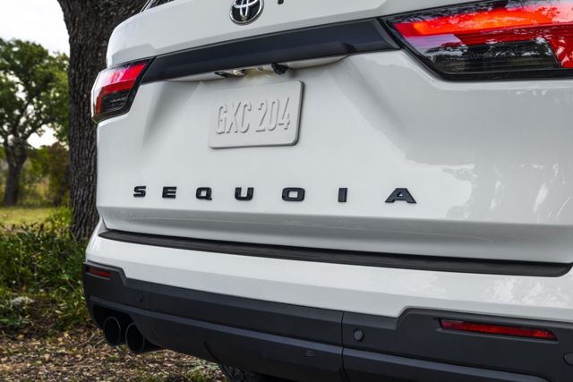 Toyota Sequoia photo 30
