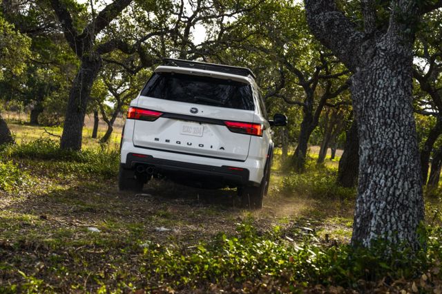 Toyota Sequoia photo 34