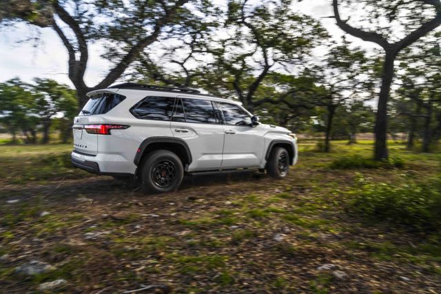 Toyota Sequoia photo 35