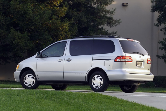 Toyota Sienna photo 1