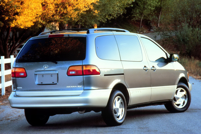 Toyota Sienna photo 2