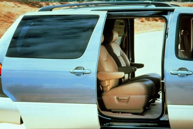 Toyota Sienna photo 3