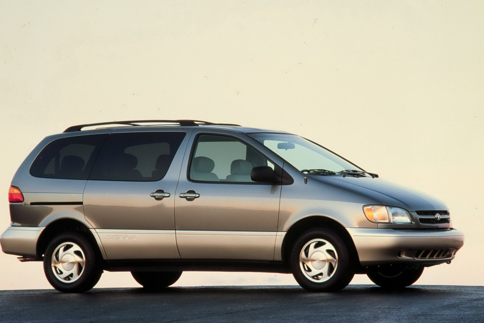 Toyota Sienna photo 5