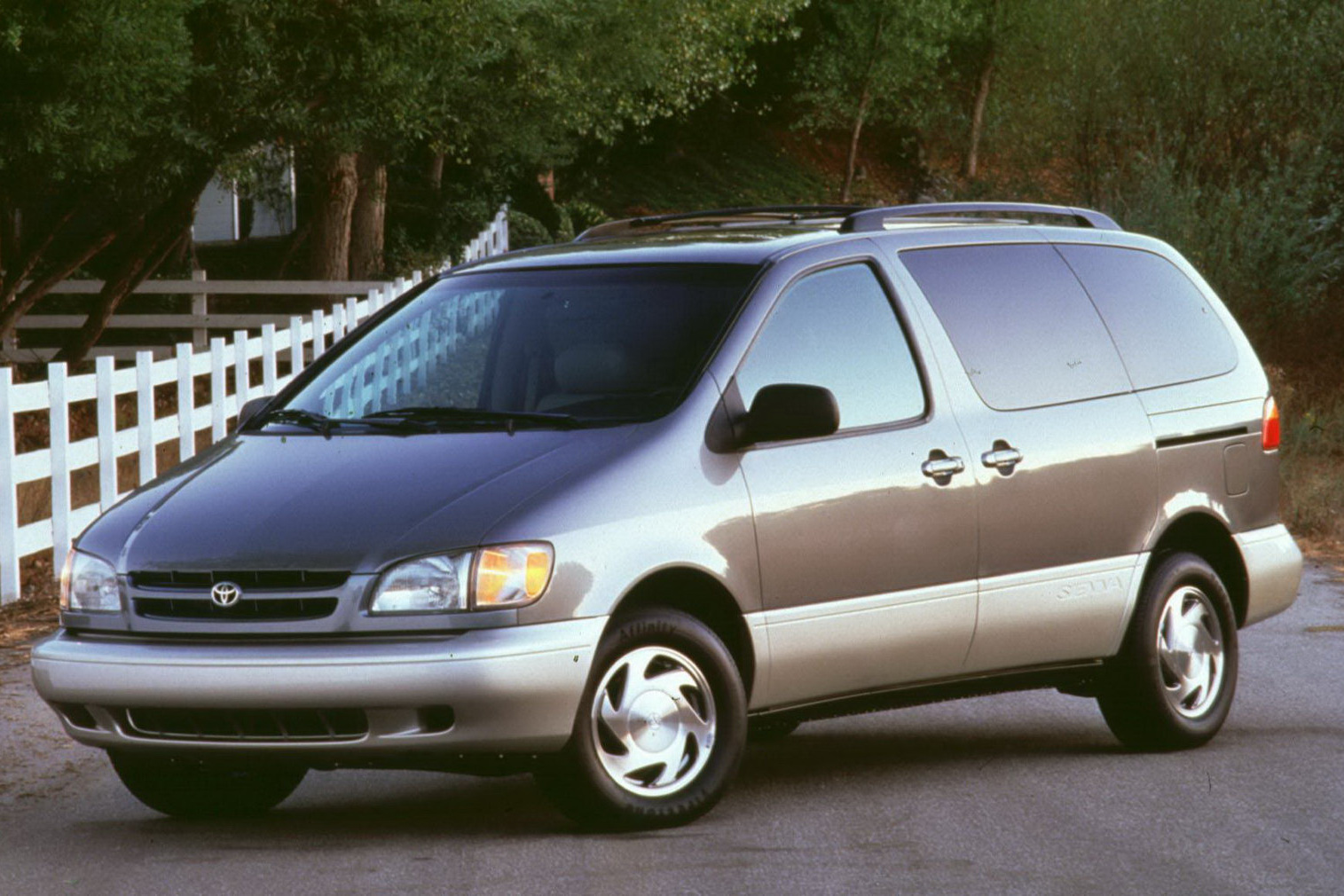 Toyota Sienna photo 6