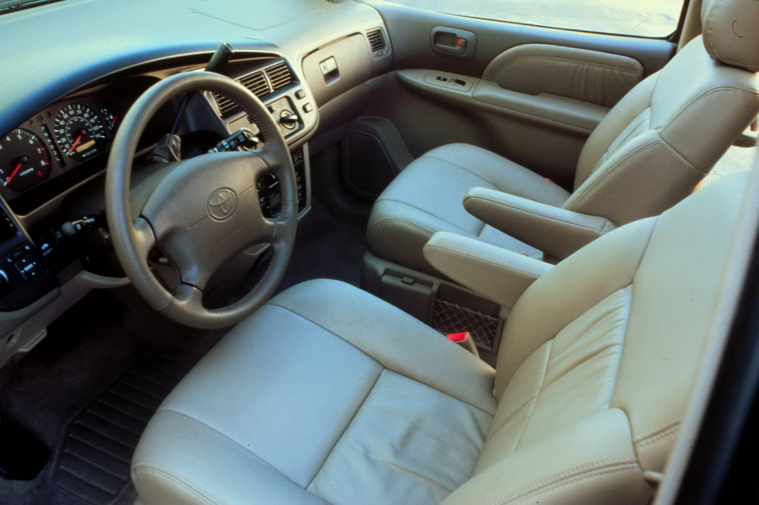 Toyota Sienna photo 9