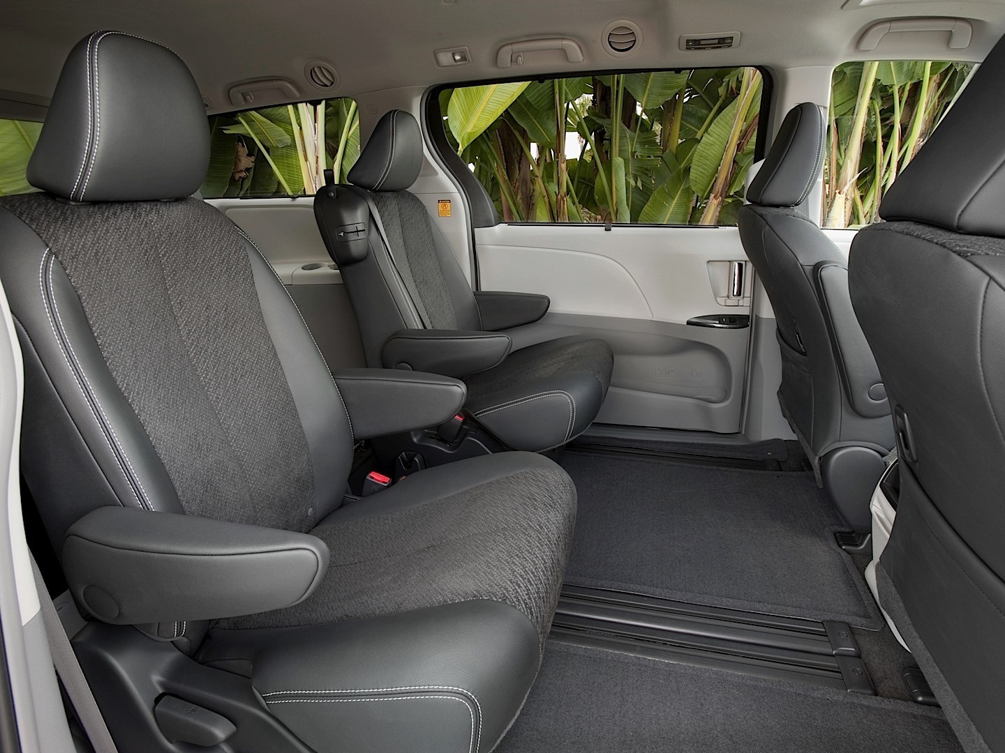 Toyota Sienna photo 66