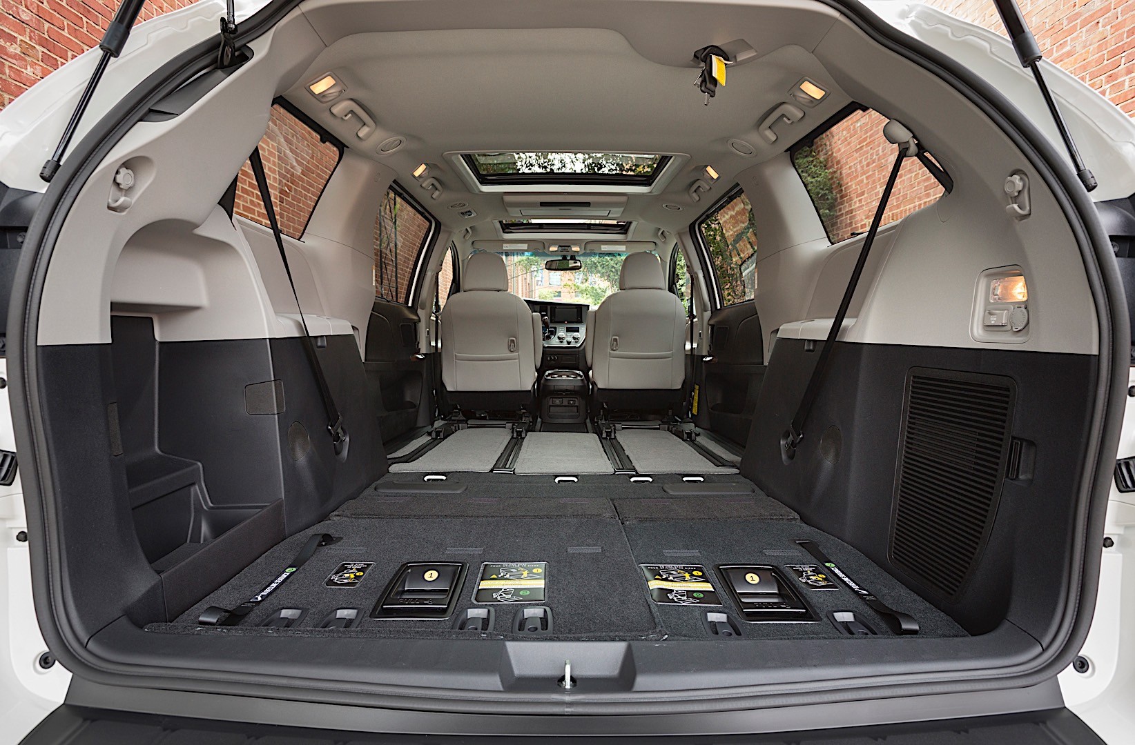 Toyota Sienna photo 55