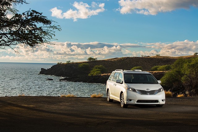 Toyota Sienna photo 2