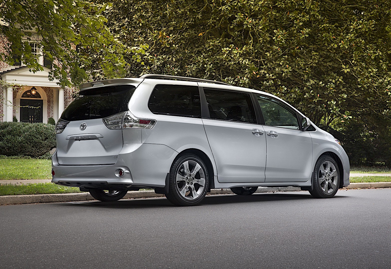 Toyota Sienna photo 18