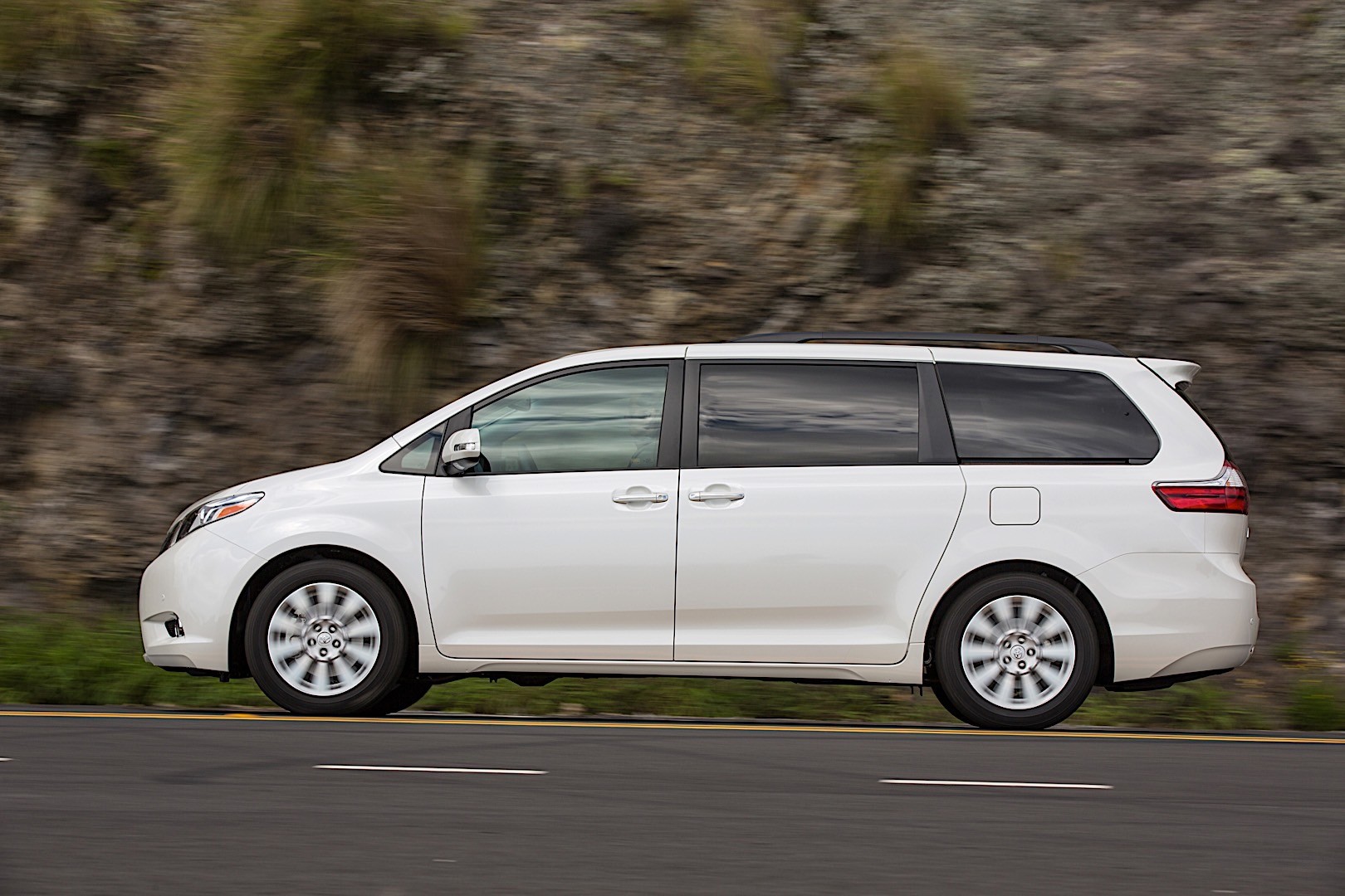 Toyota Sienna photo 38