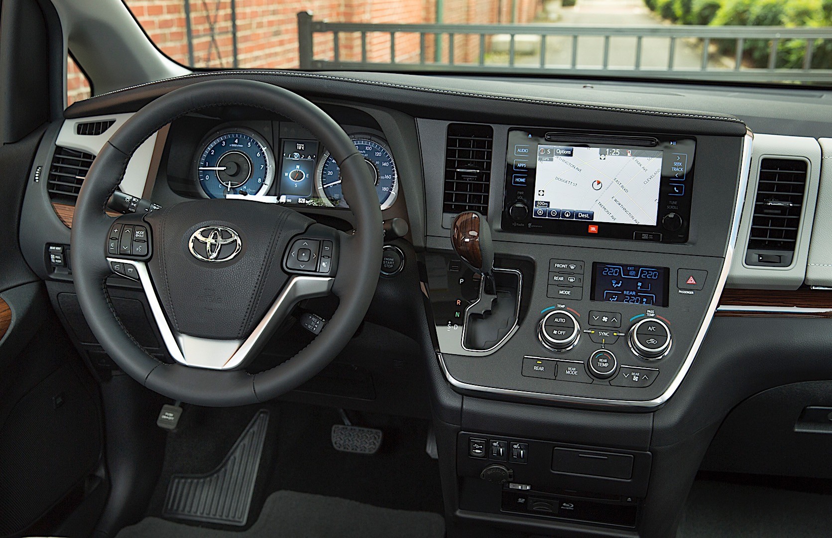 Toyota Sienna photo 51