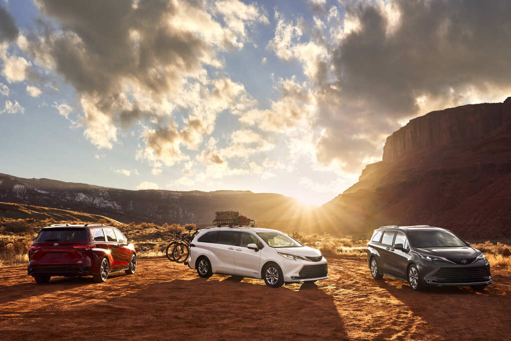 Toyota Sienna photo 2