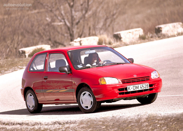 Toyota Starlet 3 Doors photo 2