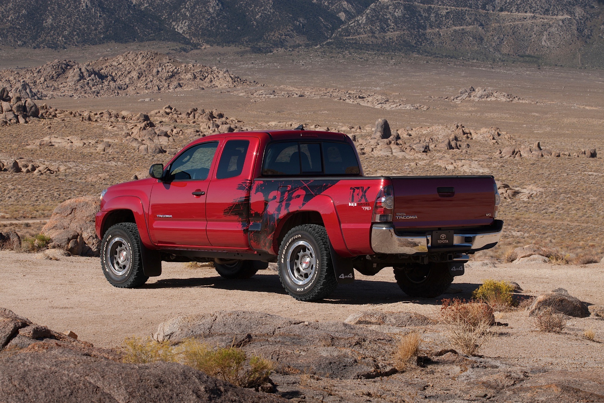 Toyota Tacoma photo 16