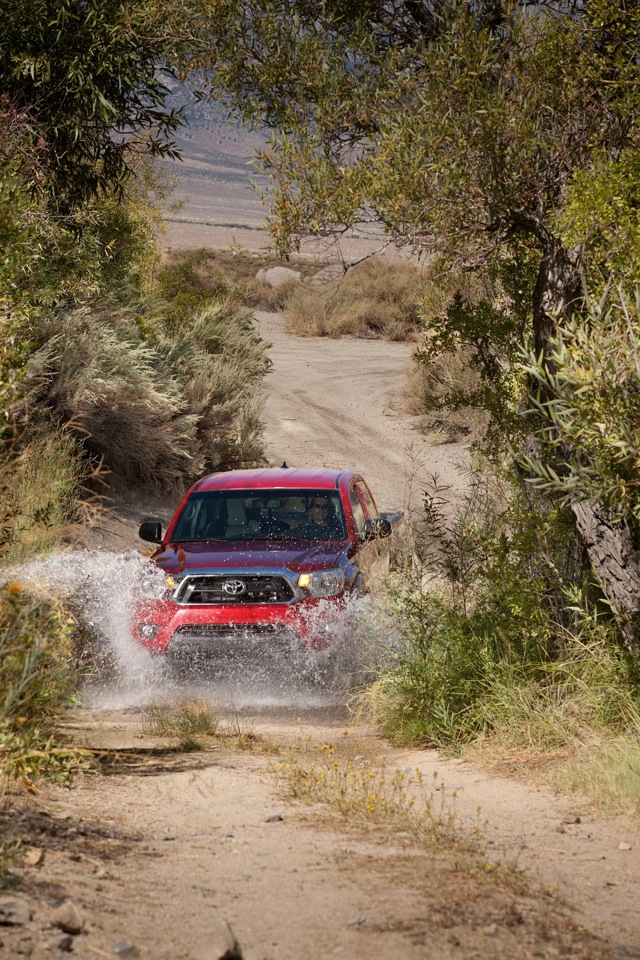Toyota Tacoma photo 17