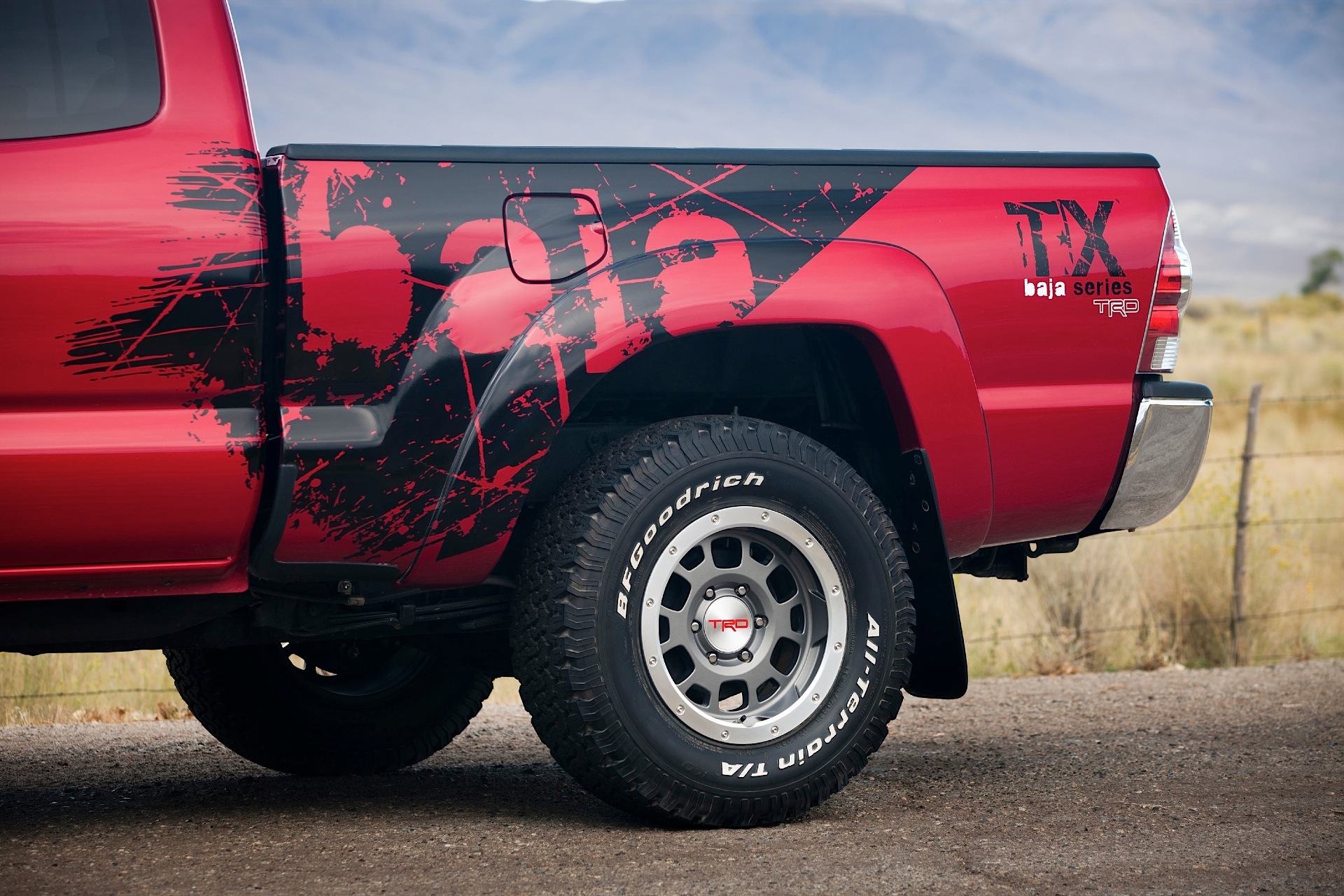 Toyota Tacoma photo 25