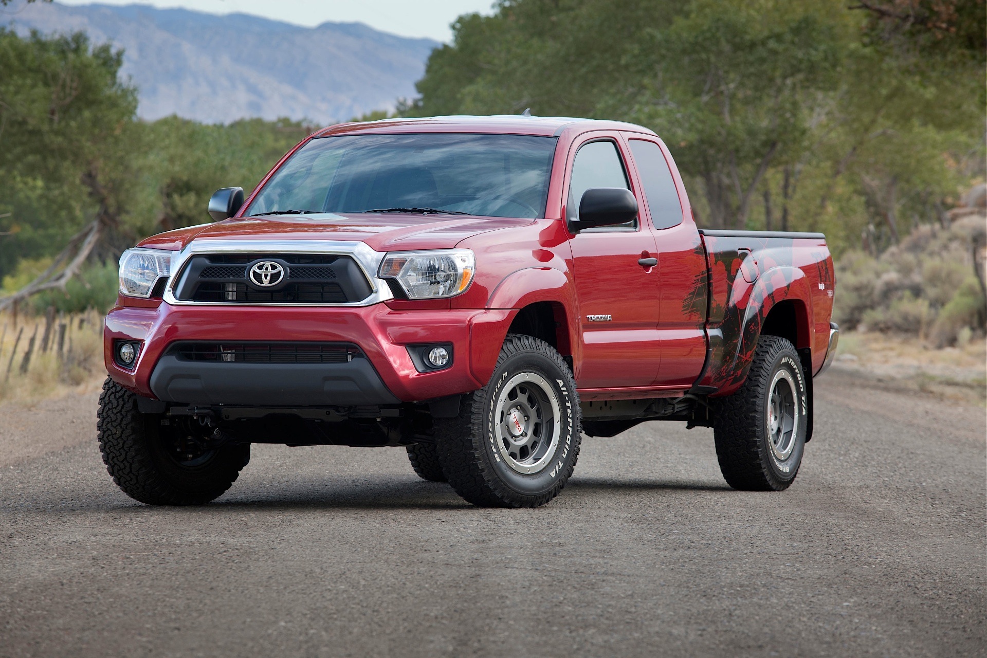 Toyota Tacoma photo 26