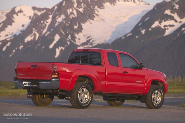 Toyota Tacoma photo 2