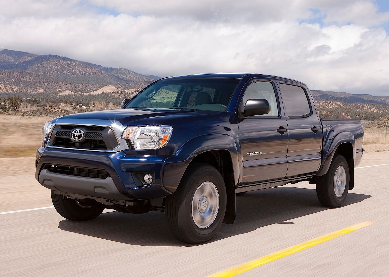 Toyota Tacoma photo 2