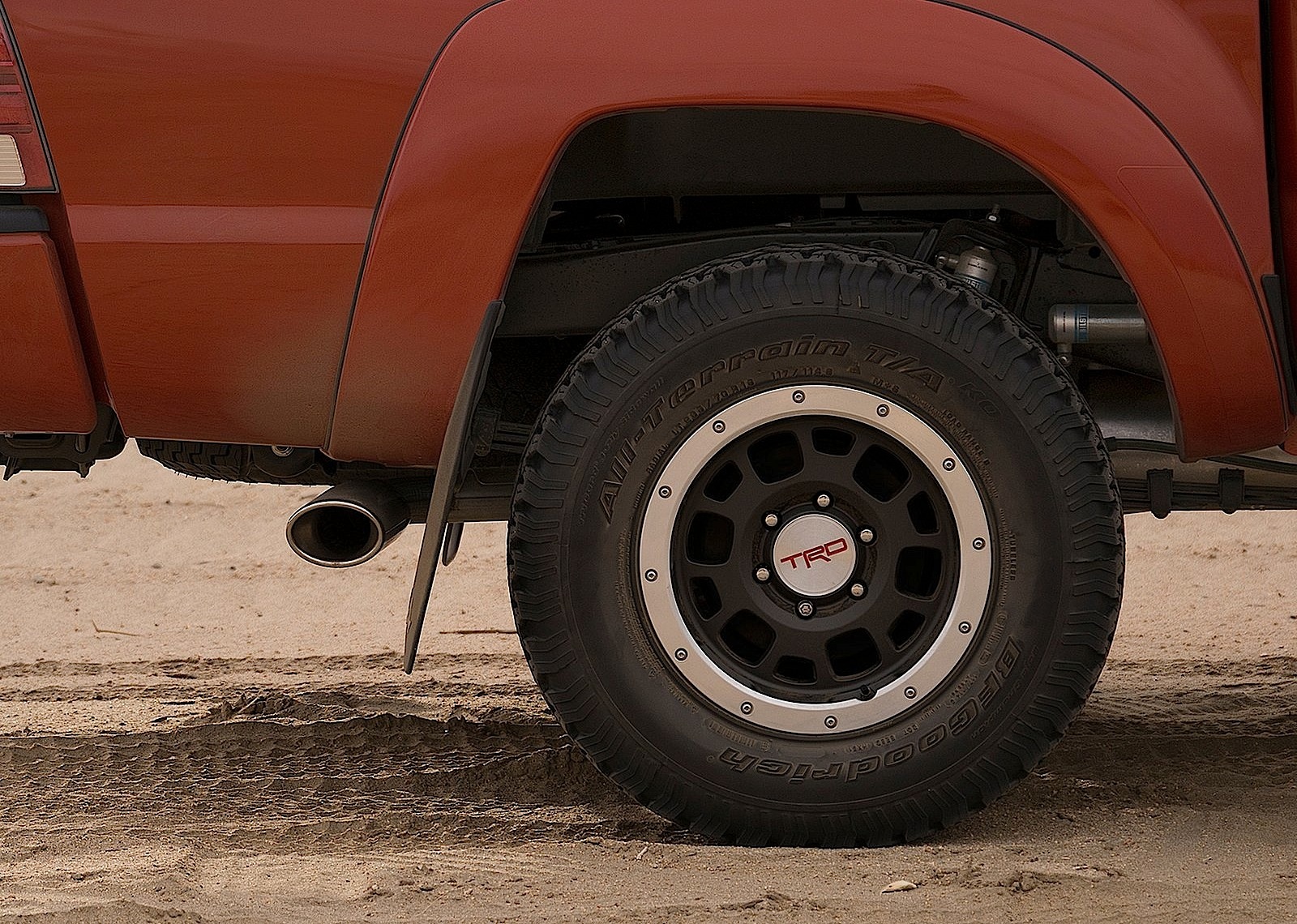 Toyota Tacoma photo 19