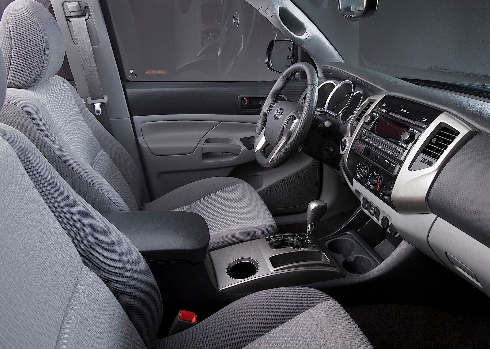 Toyota Tacoma photo 32