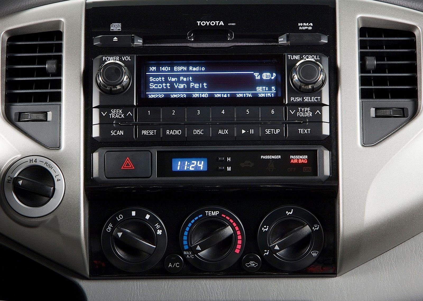 Toyota Tacoma photo 34