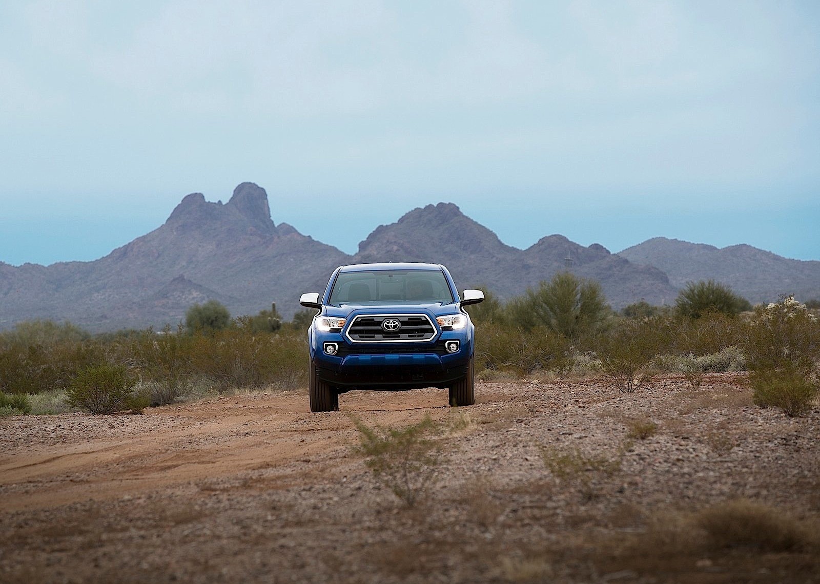 Toyota Tacoma photo 3