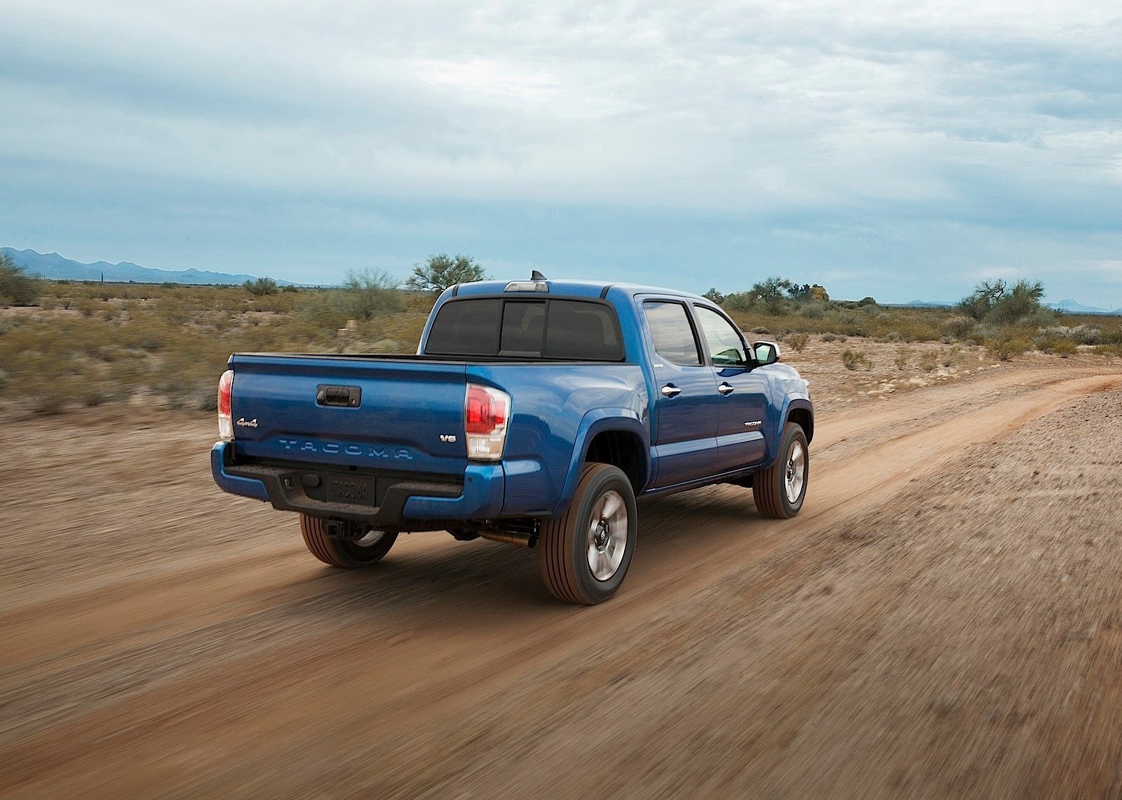 Toyota Tacoma photo 17