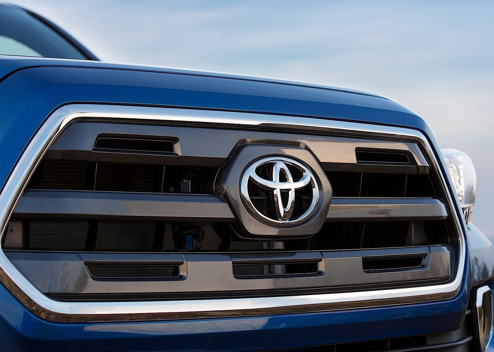 Toyota Tacoma photo 23