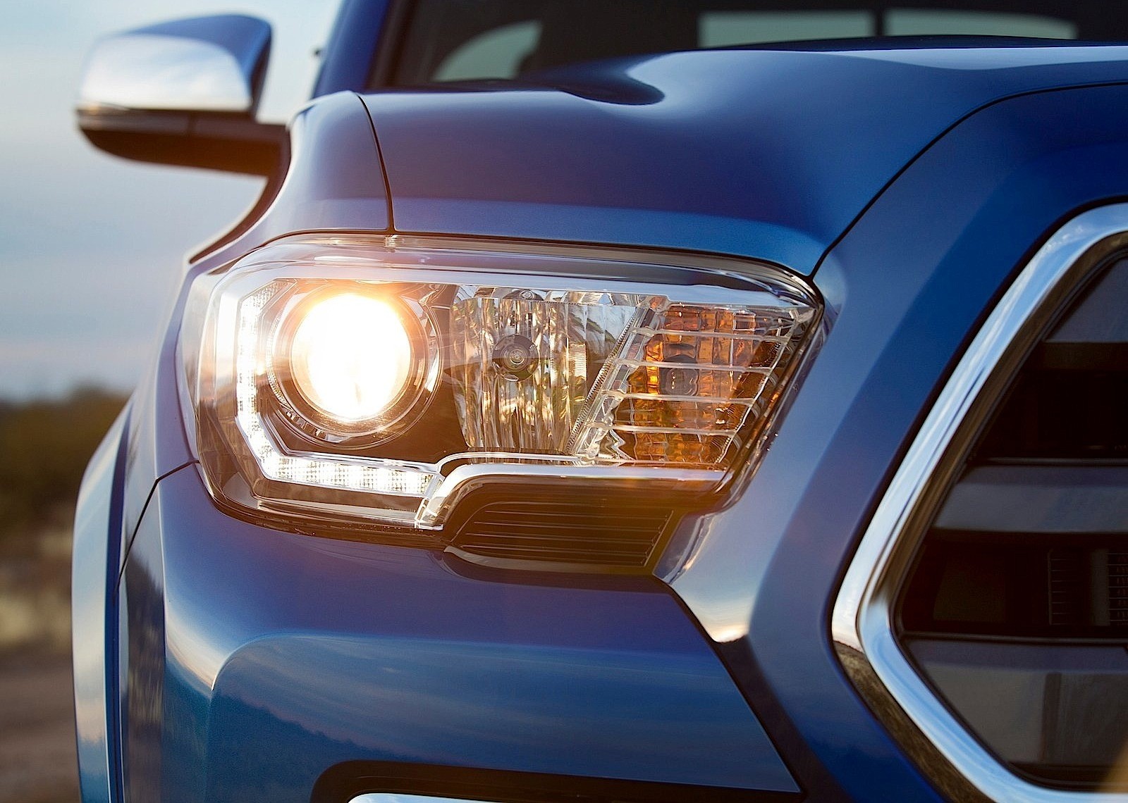 Toyota Tacoma photo 24