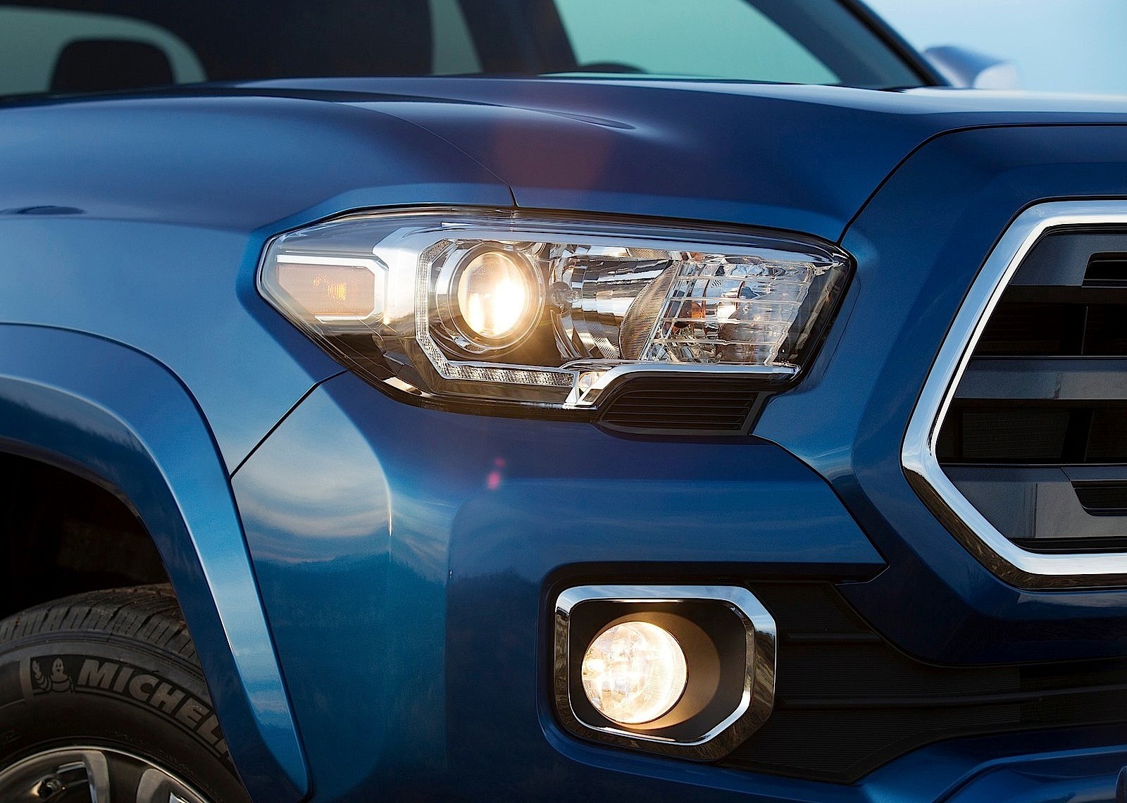 Toyota Tacoma photo 25