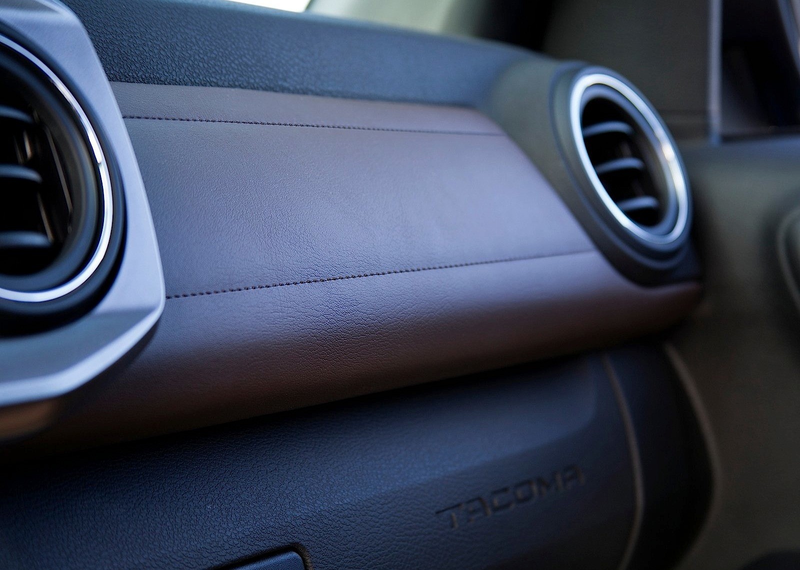 Toyota Tacoma photo 34