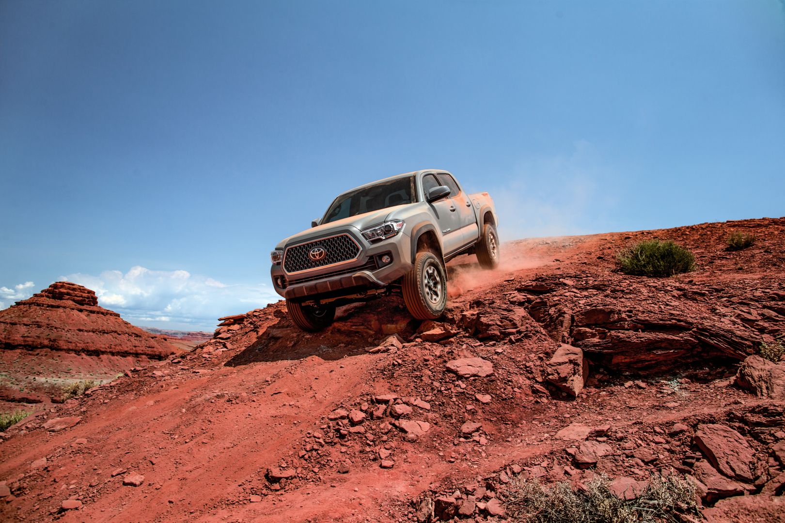 Toyota Tacoma photo 2