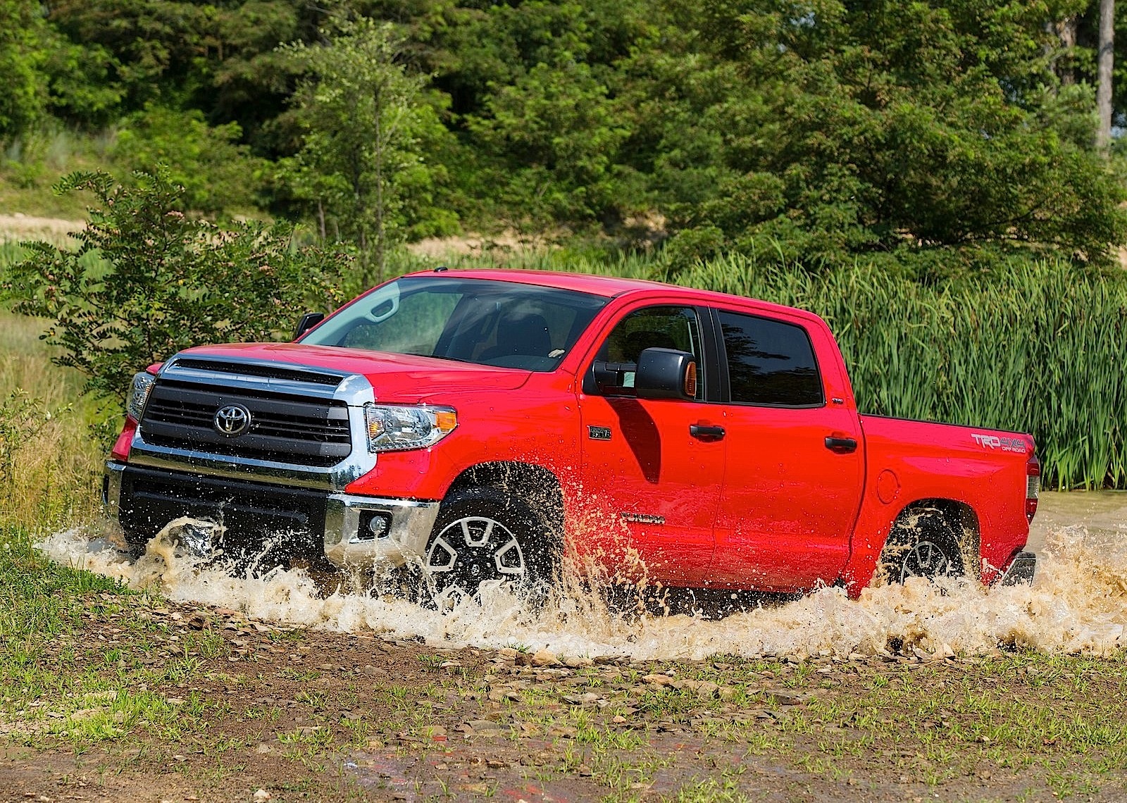Toyota Tundra photo 2