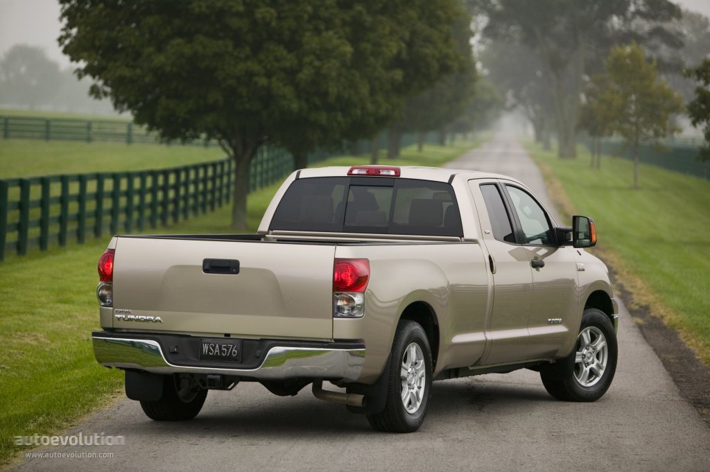 Toyota Tundra photo 2