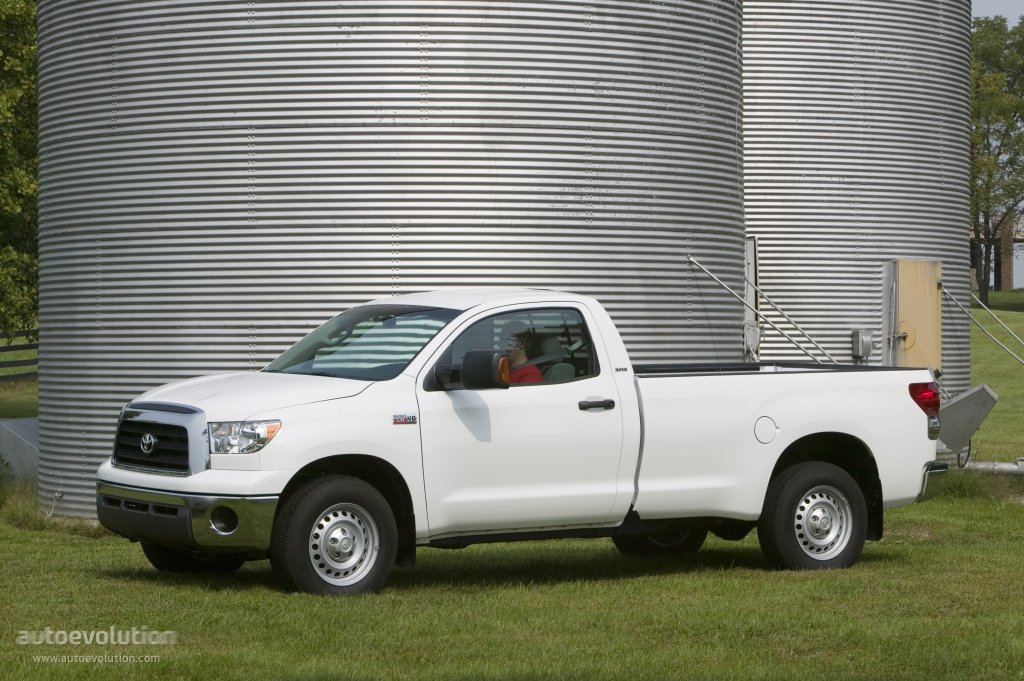 Toyota Tundra photo 2