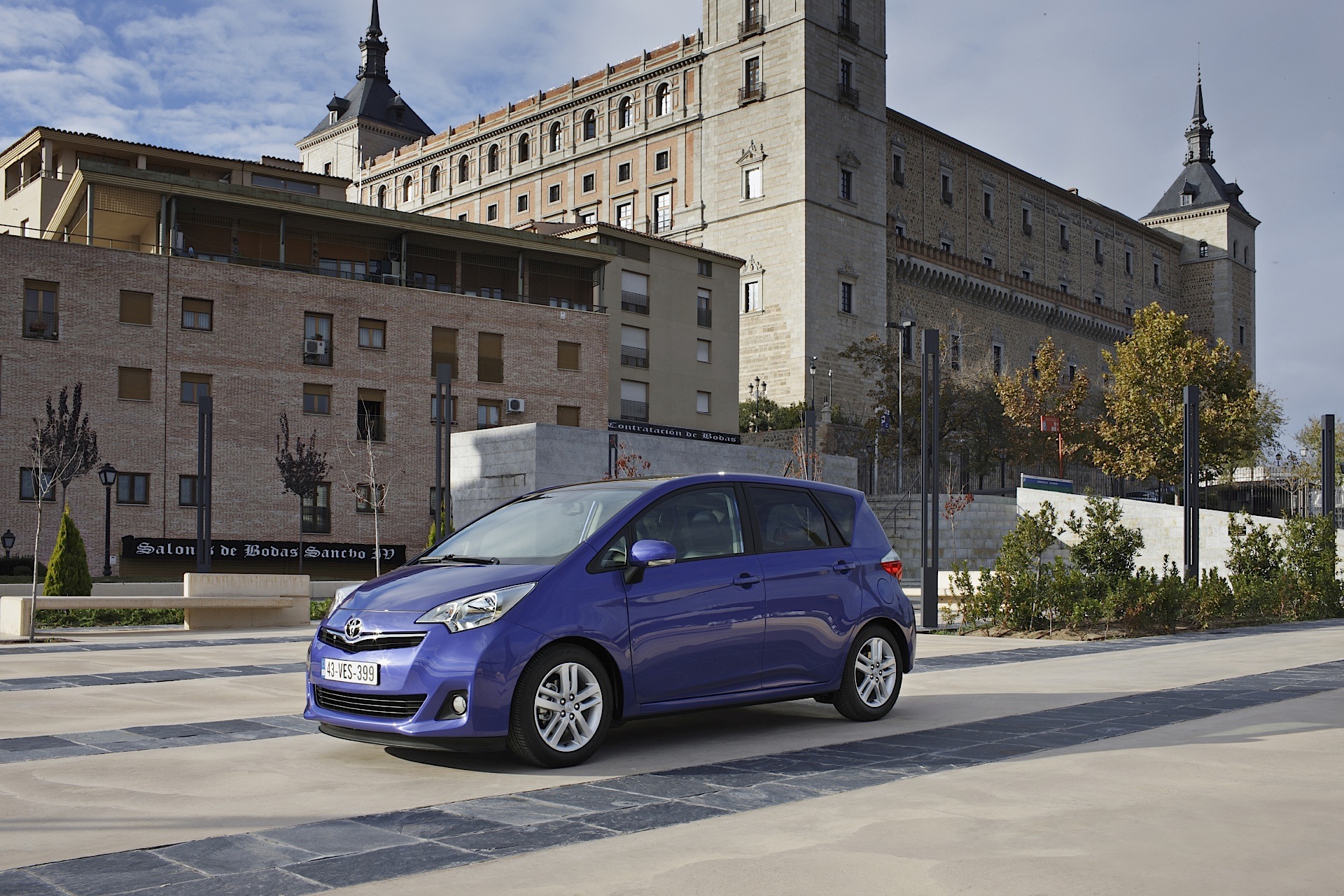 Toyota Verso-S photo 52