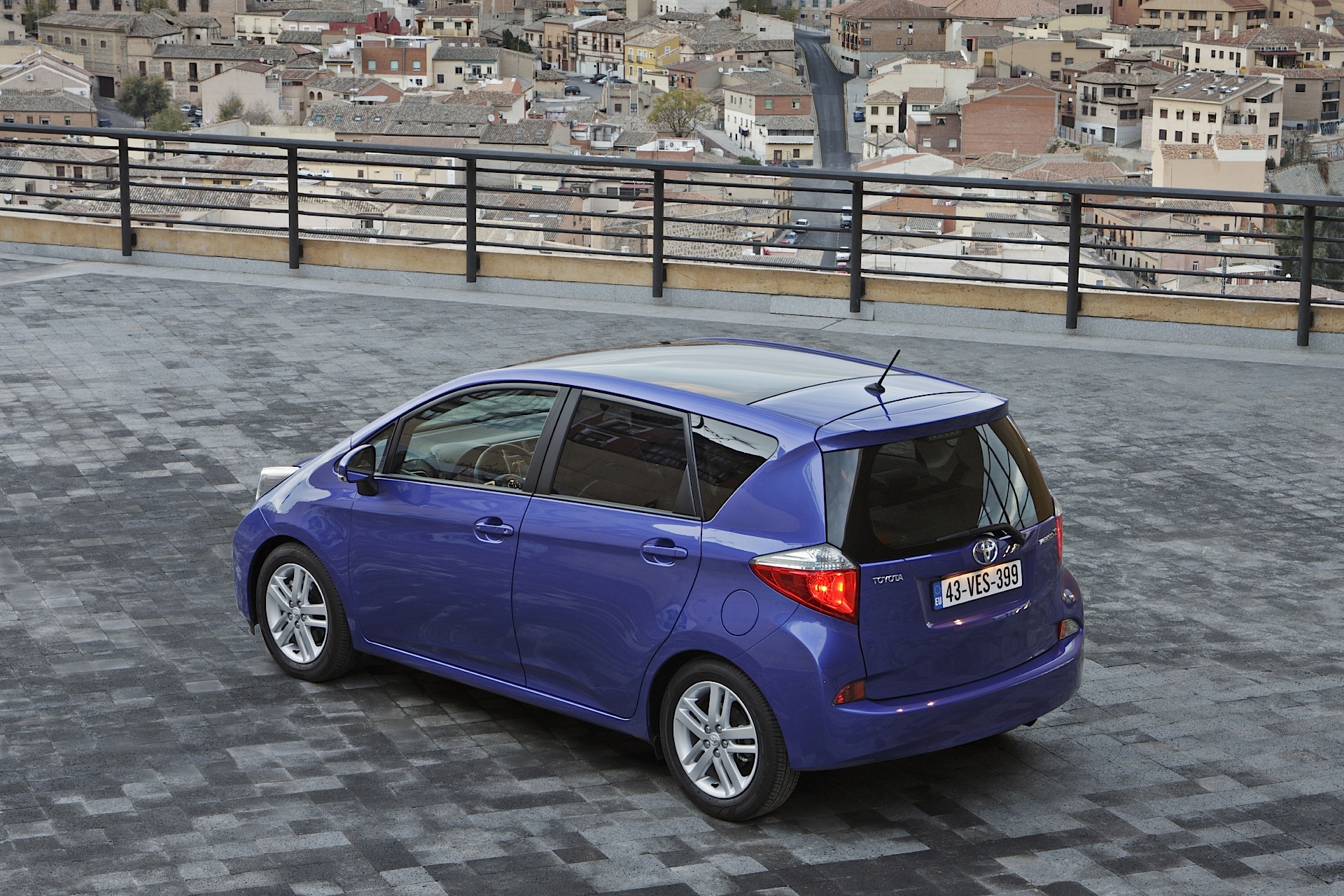 Toyota Verso-S photo 54