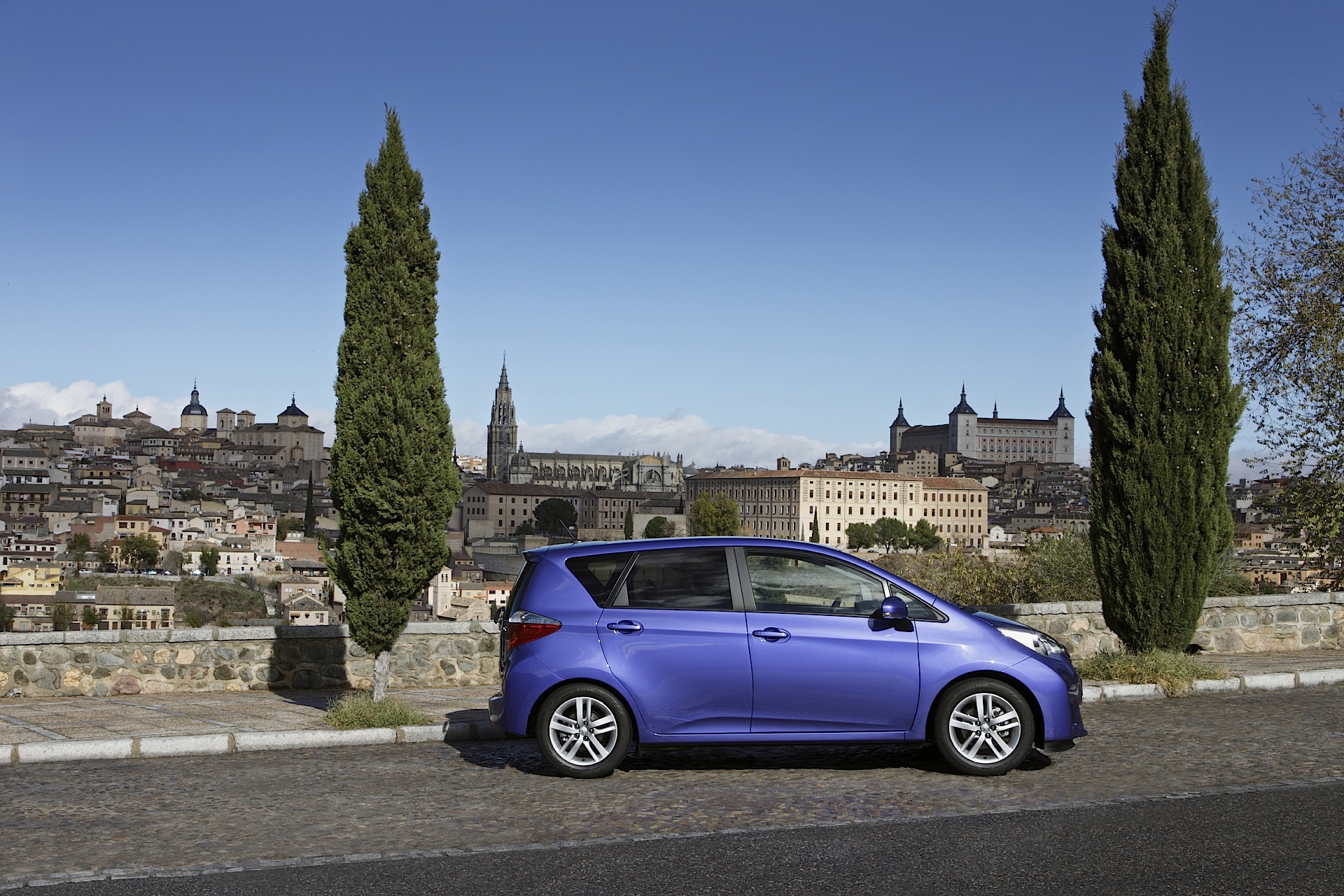 Toyota Verso-S photo 56