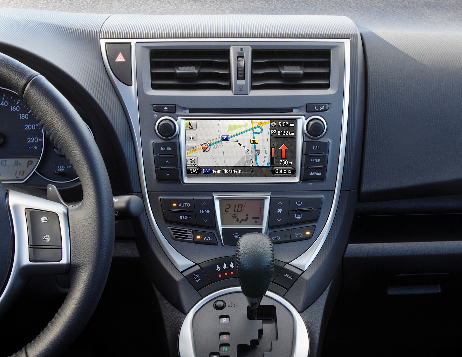 Toyota Verso-S photo 95