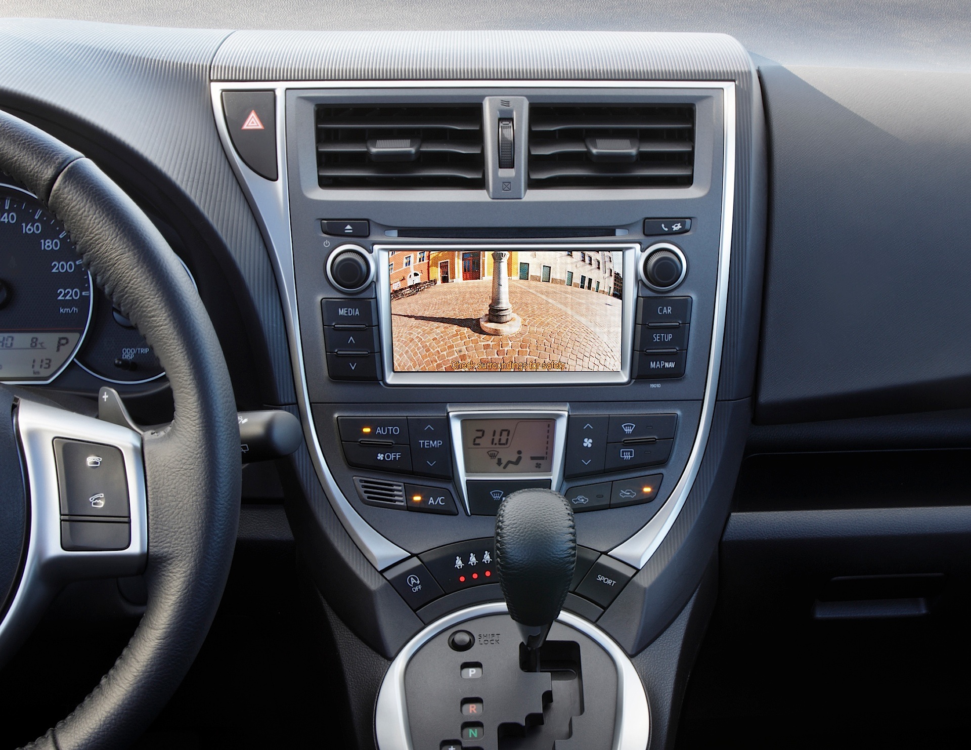 Toyota Verso-S photo 96