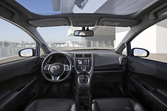 Toyota Verso-S Foto 99