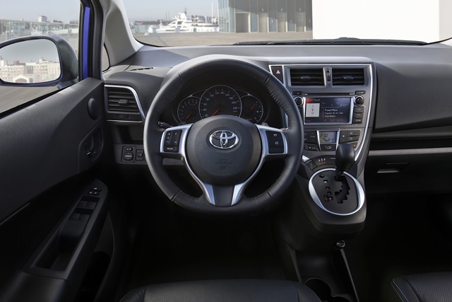 Toyota Verso-S Foto 100