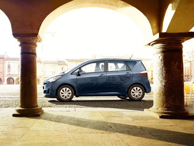 Toyota Verso-S Foto 3