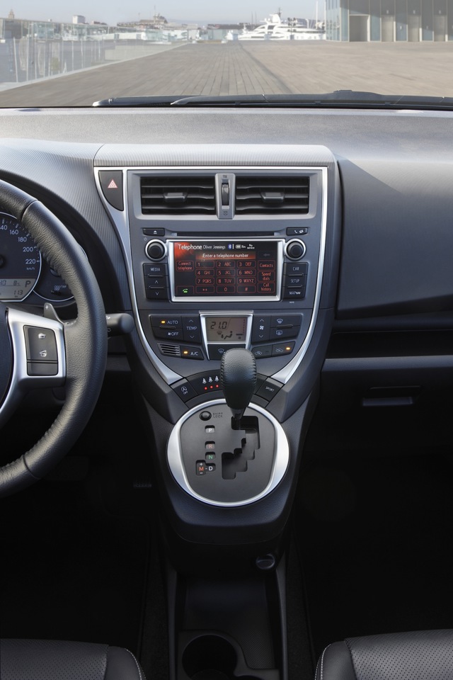 Toyota Verso-S Foto 102