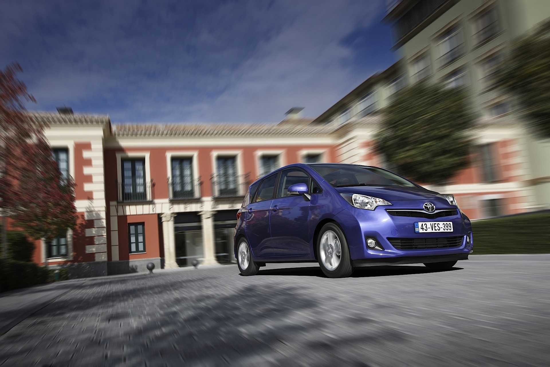 Toyota Verso-S photo 13